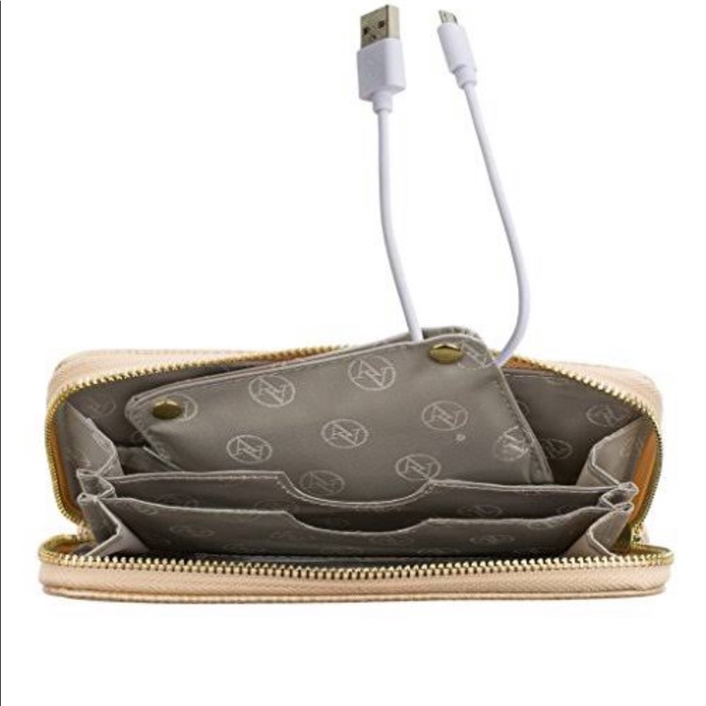 Adrienne Vittadini Charging Wallet